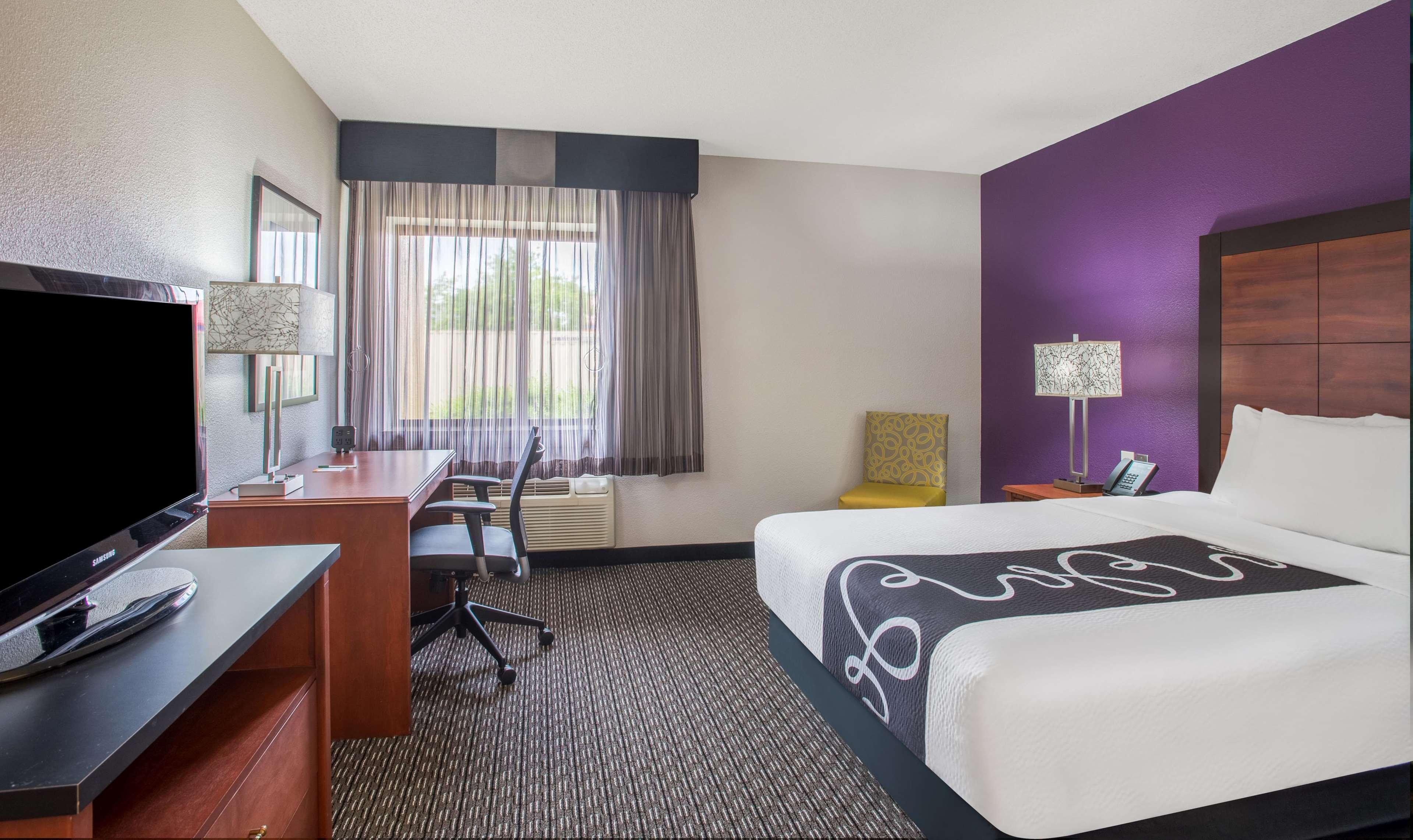 Отель La Quinta By Wyndham Atlanta Розуэлл Экстерьер фото